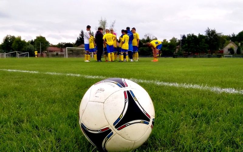 Parketten és műfüvön az RFC