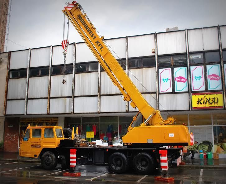 Miért zár be a főtéri áruház?!