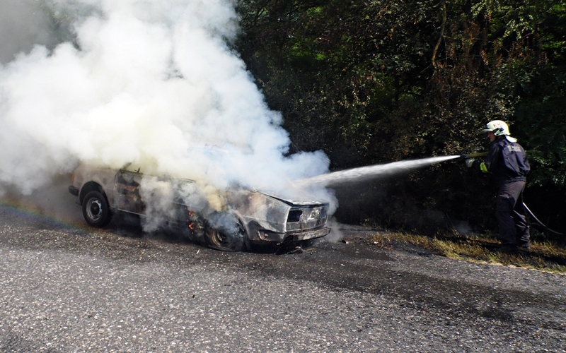 Teljesen kiégett a farmotoros Skoda