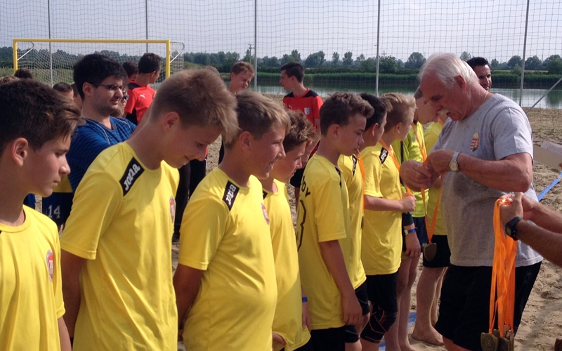 Szilády-ezüst strandfociban