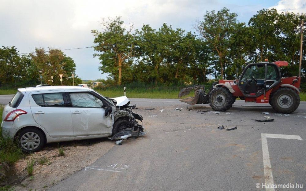 Traktorral ütközött a Suzuki