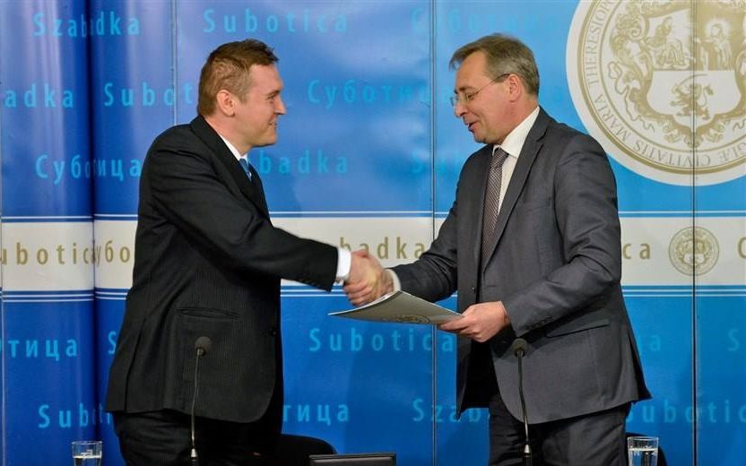 (►) Történelmi pillanat