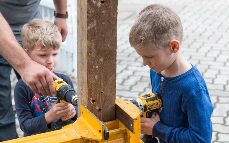 Fúrtak, faragtak kicsik és nagyok