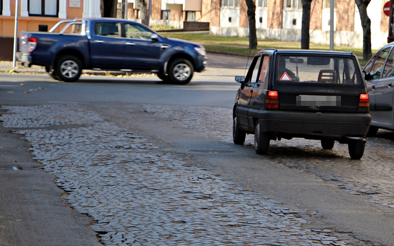Előbb megújuló útjaink