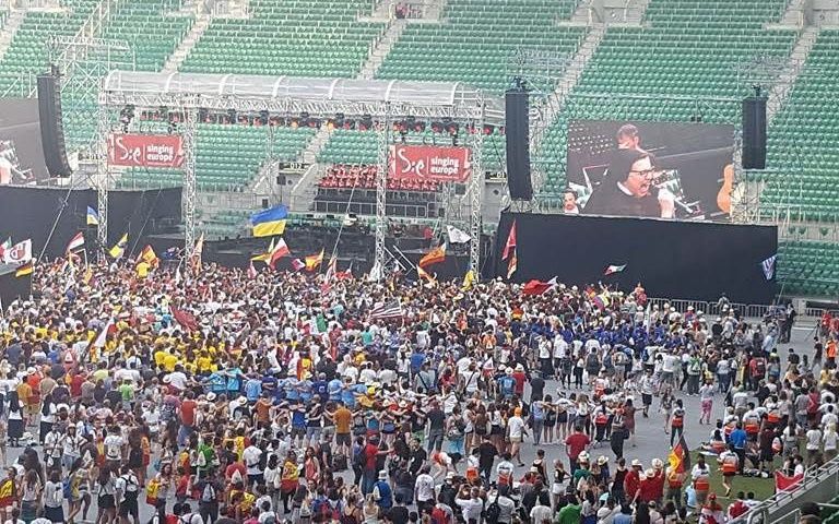 (►) Igazi apácashow-n a halasiak