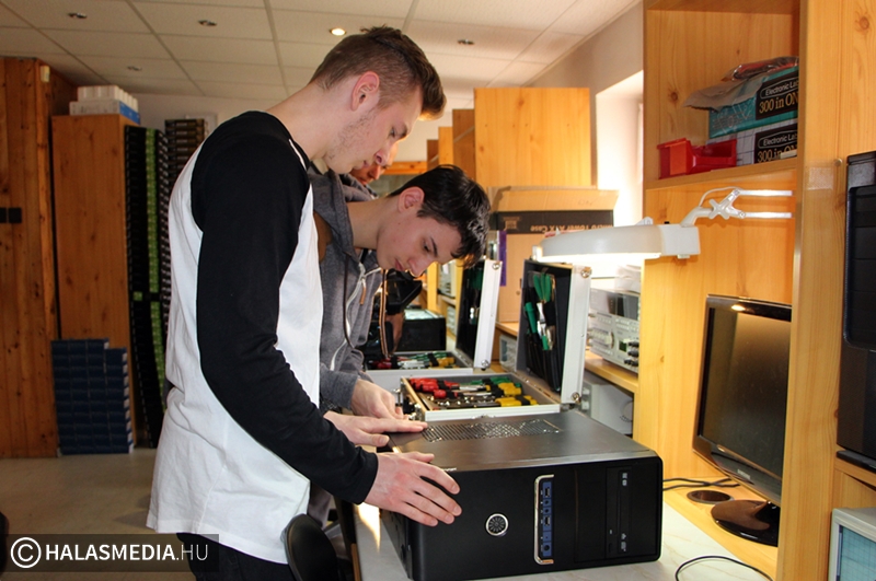 Informatikai fejlesztés a Tekóban