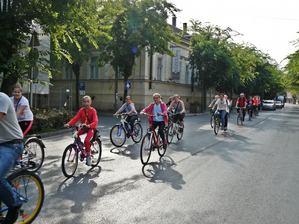 Százak a halasi Autómentes Napon