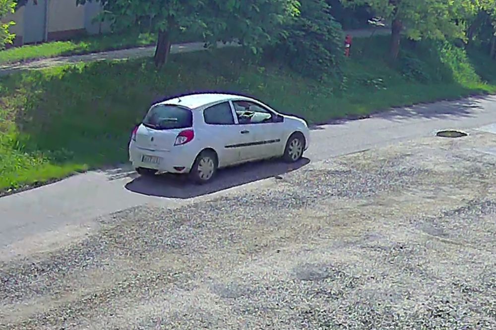 Ennek az autónak a sofőrjét keresik a halasi rendőrök