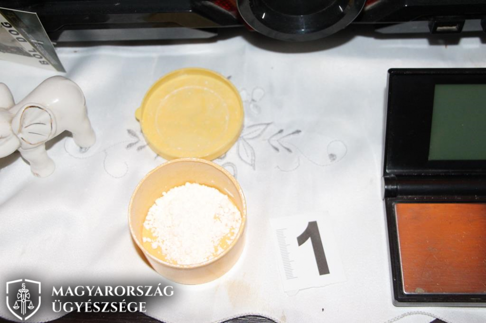 12 milliót keresett a munkanélküli, halasi drogkereskedő pár