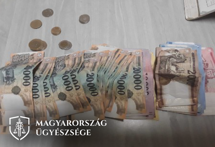 Szomszédaitól lopott, befőtt helyett pénzt vitt el a kamrából a büntetett előéletű férfi