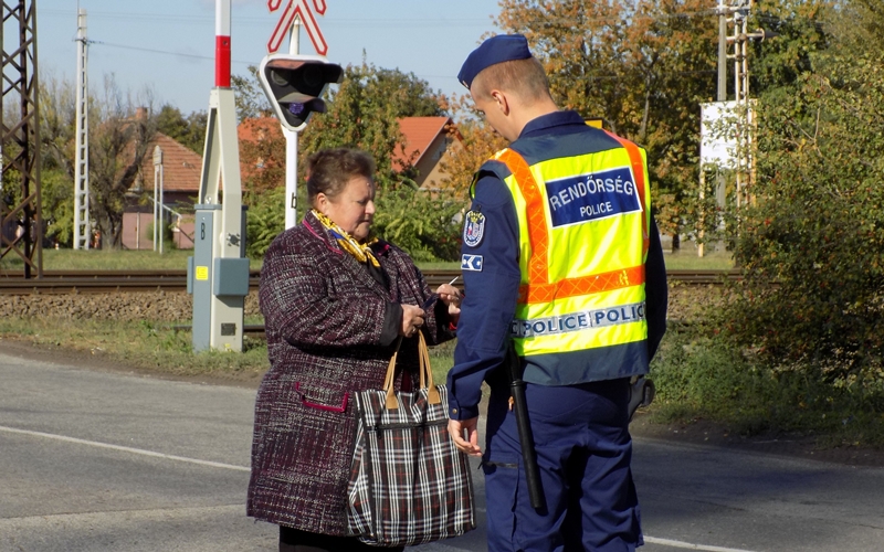 Ellenőriztek, tanácsokat adtak a sorompóknál