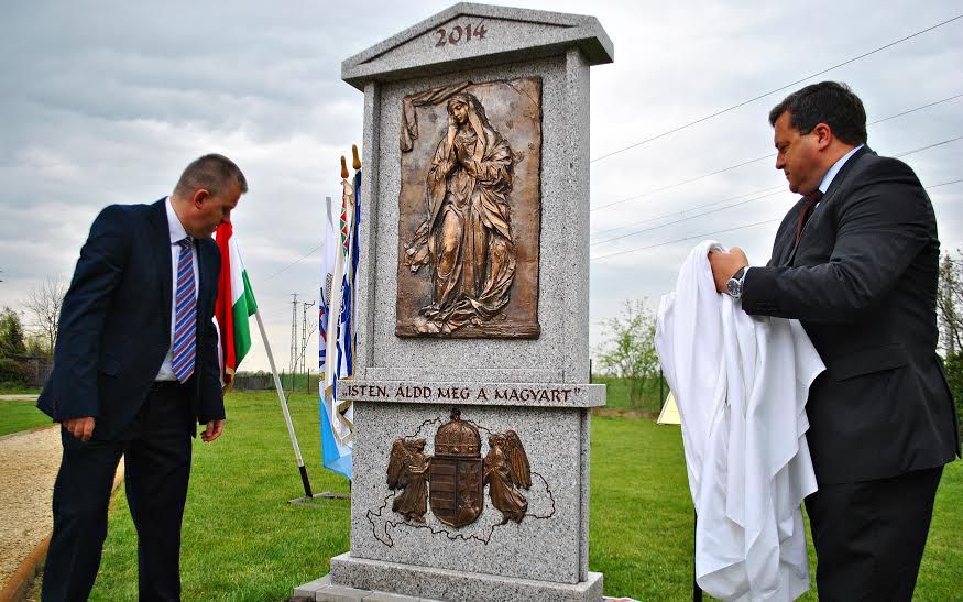 Mária domborművet szenteltek Harkakötönyben