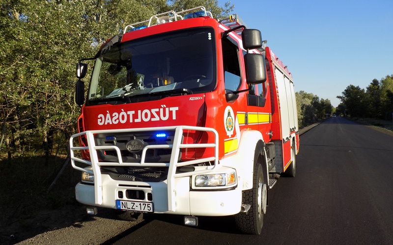 Tűz a fenyőerdőben Kunfehértónál