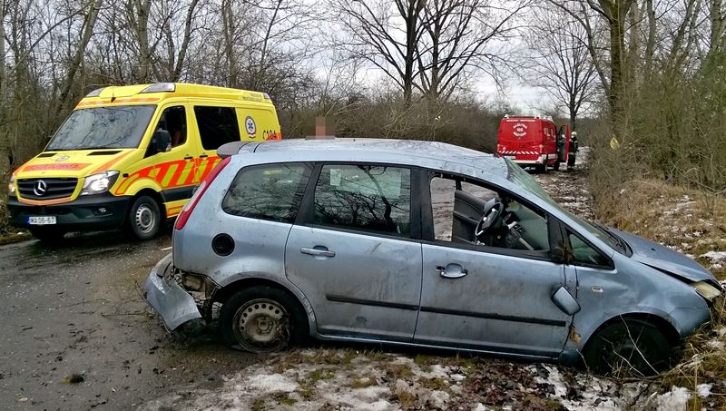 (►) Kisodródott a Ford a zsanai úton