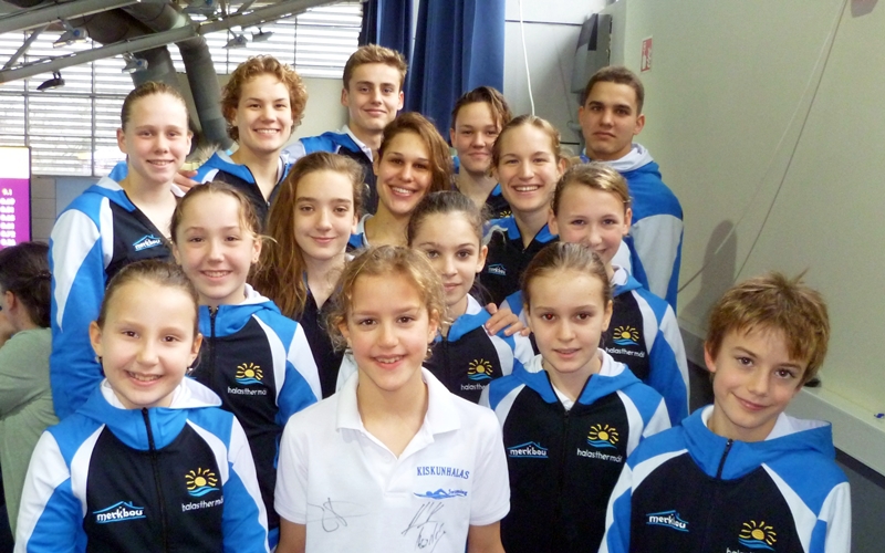 Érmekben gazdag úszókarácsony