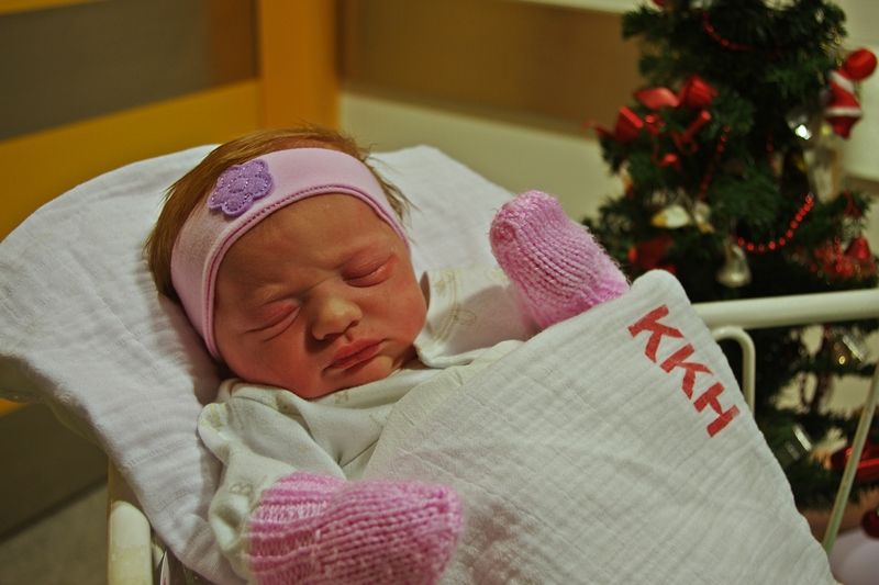 Adél az év első babája a halasi kórházban