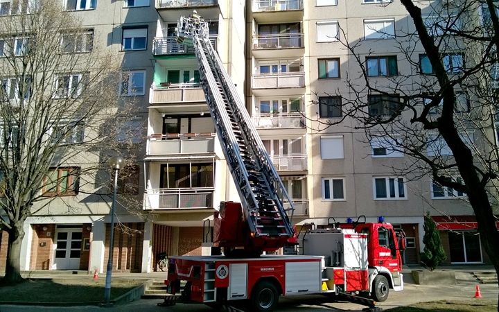 Mentők, tűzoltók a Bocskain
