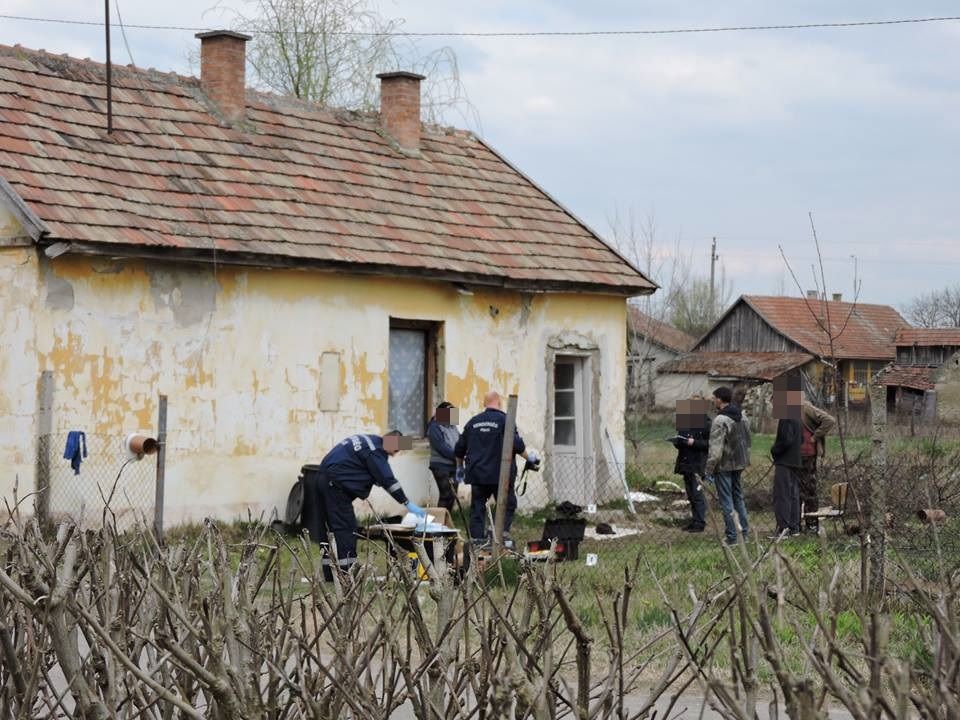 Mellkason szúrta az apját