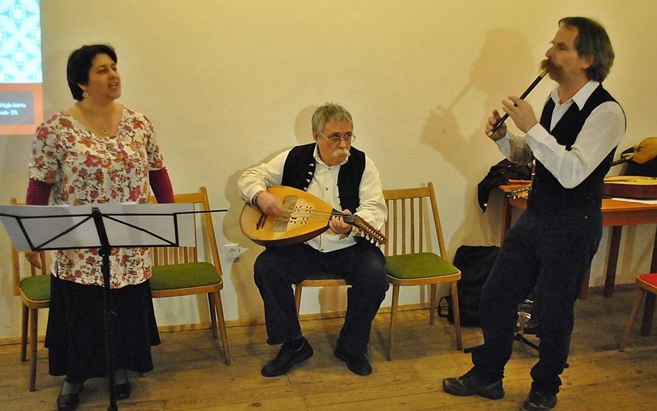 Kati és barátai a kúriában