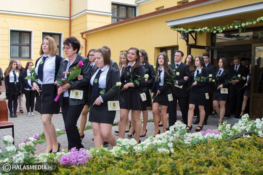 (►) Elballagtak a tekósok