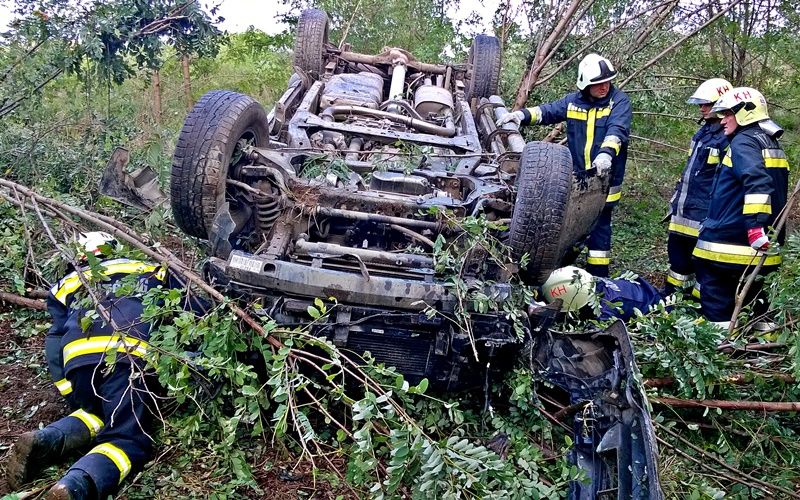 Erdőbe hajtott a terepjáró