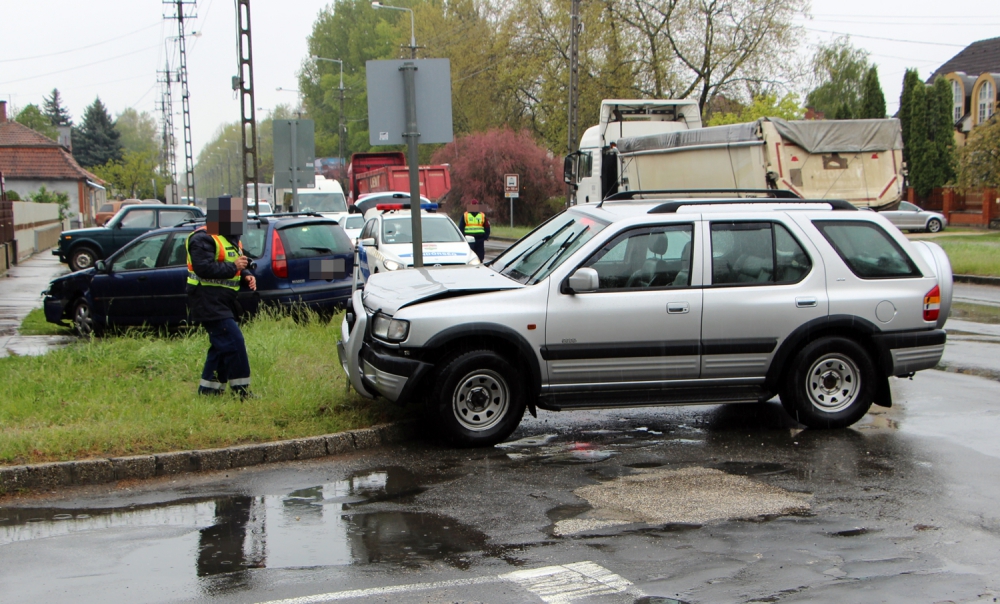 Opel és Renault karambolja