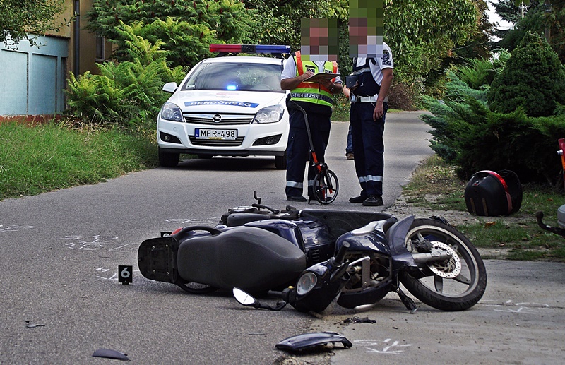 Motorral ütközött, majd elhagyta a helyszínt