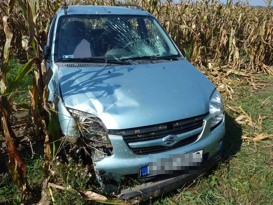 Felborult az autó, ketten sérültek