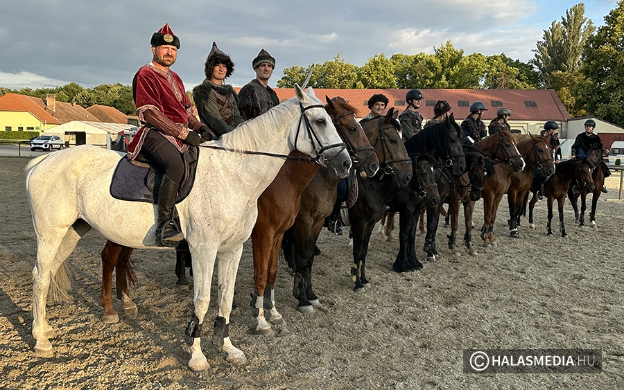(►) Honfoglaló sereget alakít a halasi bandérium