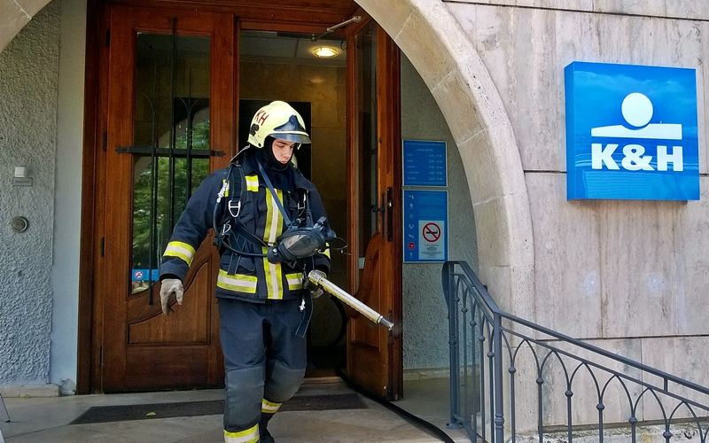 Tűzjelzés a bankból