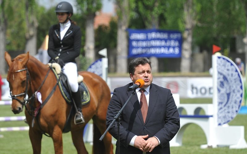 Szoboravatással nyílt meg a Halasi GP