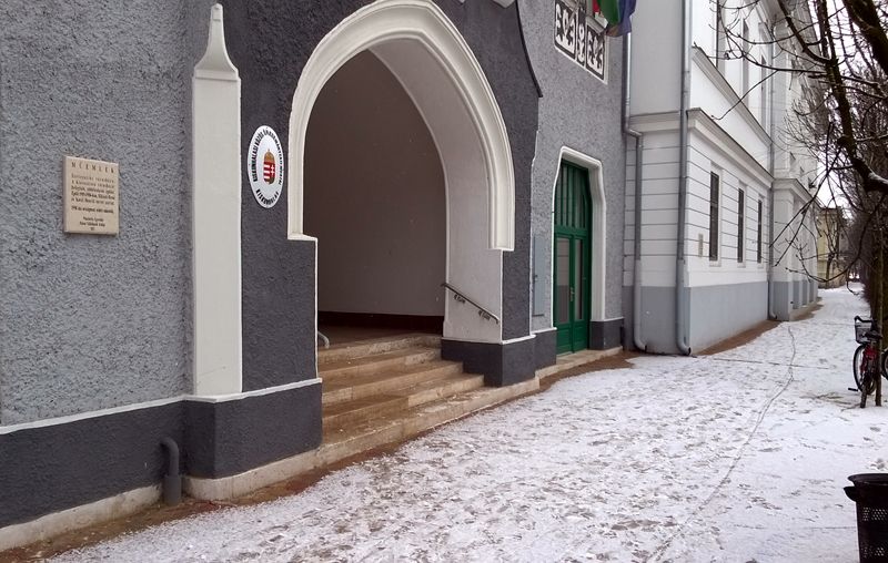 Lezárják a városházi főbejáratot