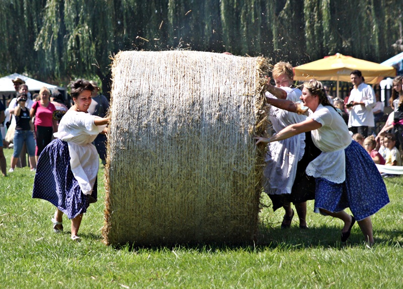 Betyárok lepték el a Sóstót