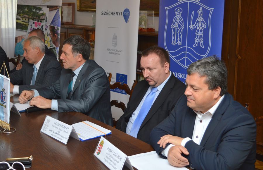 Milliárdok fejlesztésre Halason is