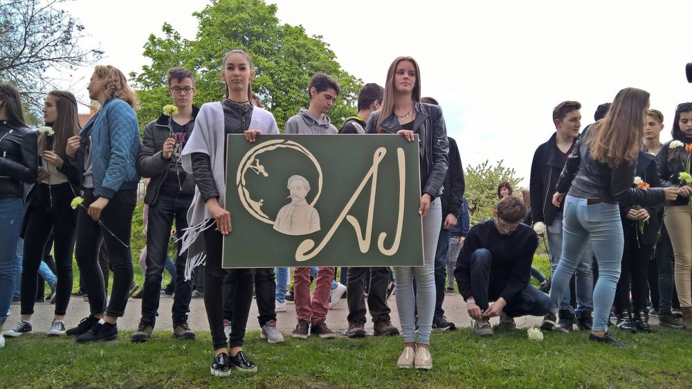 (►) Közös verselés a Költészet Napján