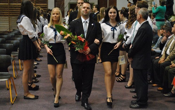 (►) Emlékezetes ballagás a Bibóban