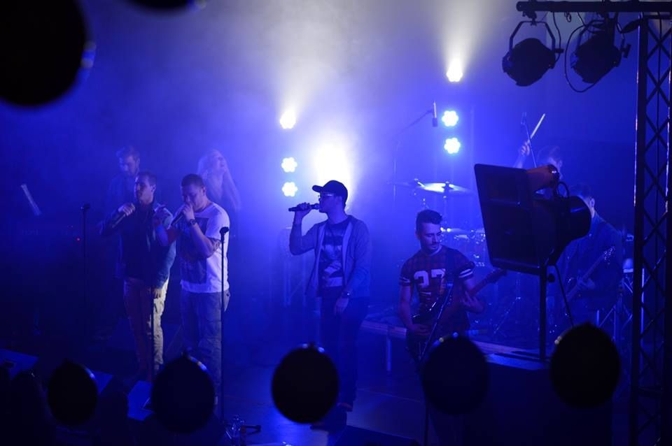 Fénykör-buli, koncerttel