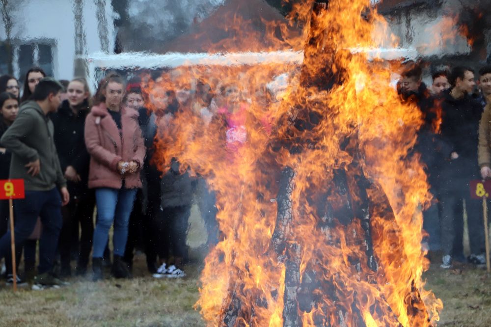 Bibós télűzés máglyával
