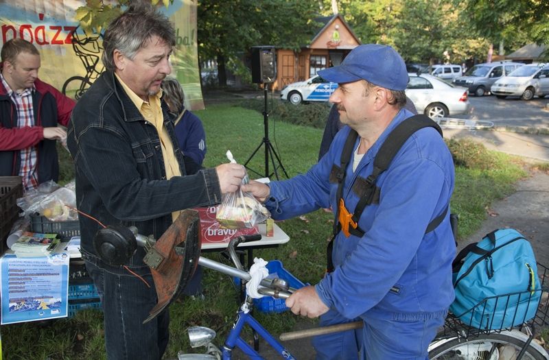 Több százan bringáztak munkába