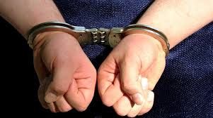 Megütötte, elesett, elfogták