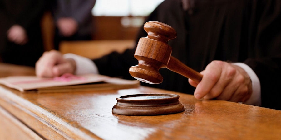 Bűnügyi felügyelet alá kerültek a januárban letartóztatott halasi orvosok