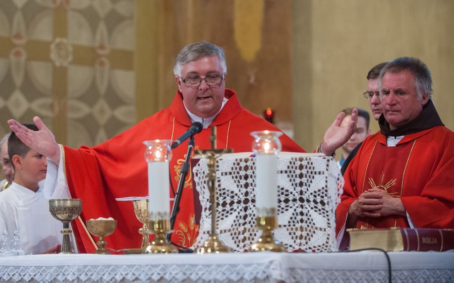 Finta József misével búcsúzik Halastól