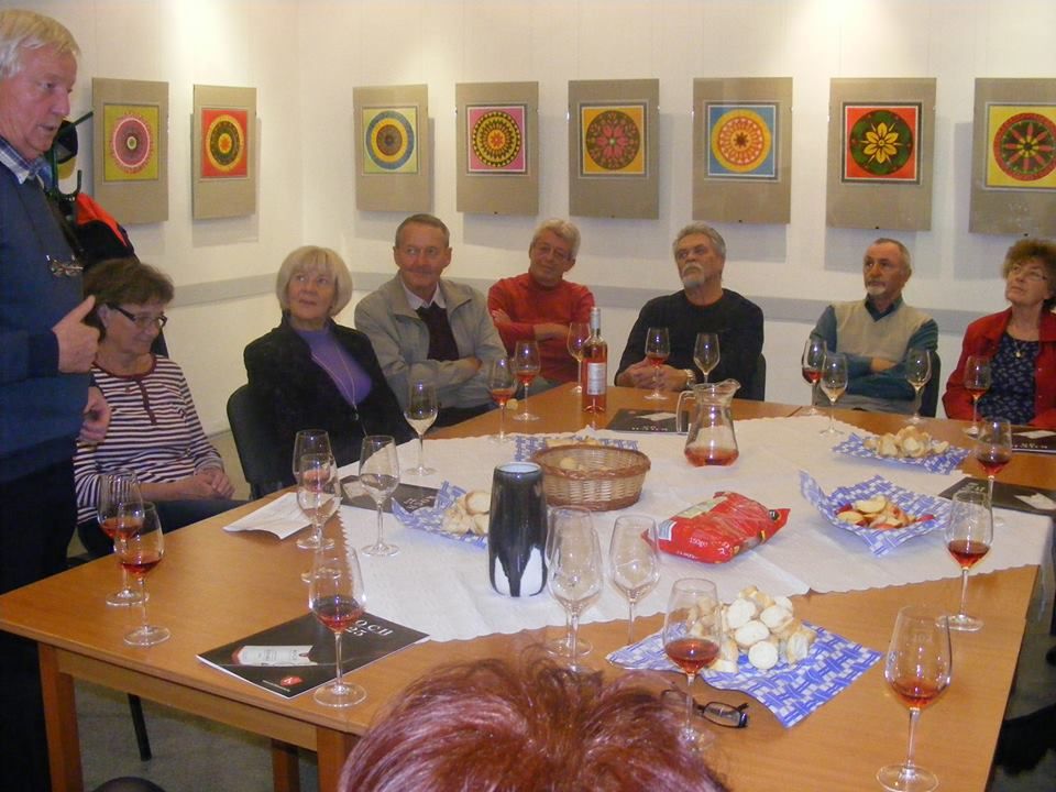 Borkóstoló a Forrás–Új Tükör Klubban