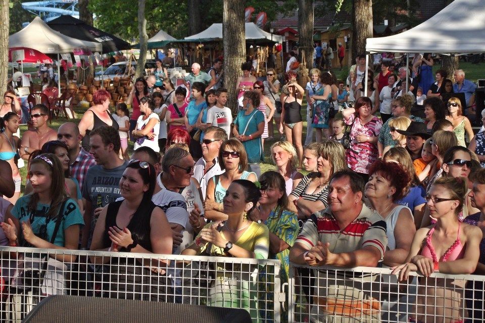 Benépesült a tópart (galéria)