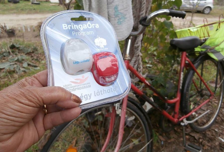 Világítást osztanak