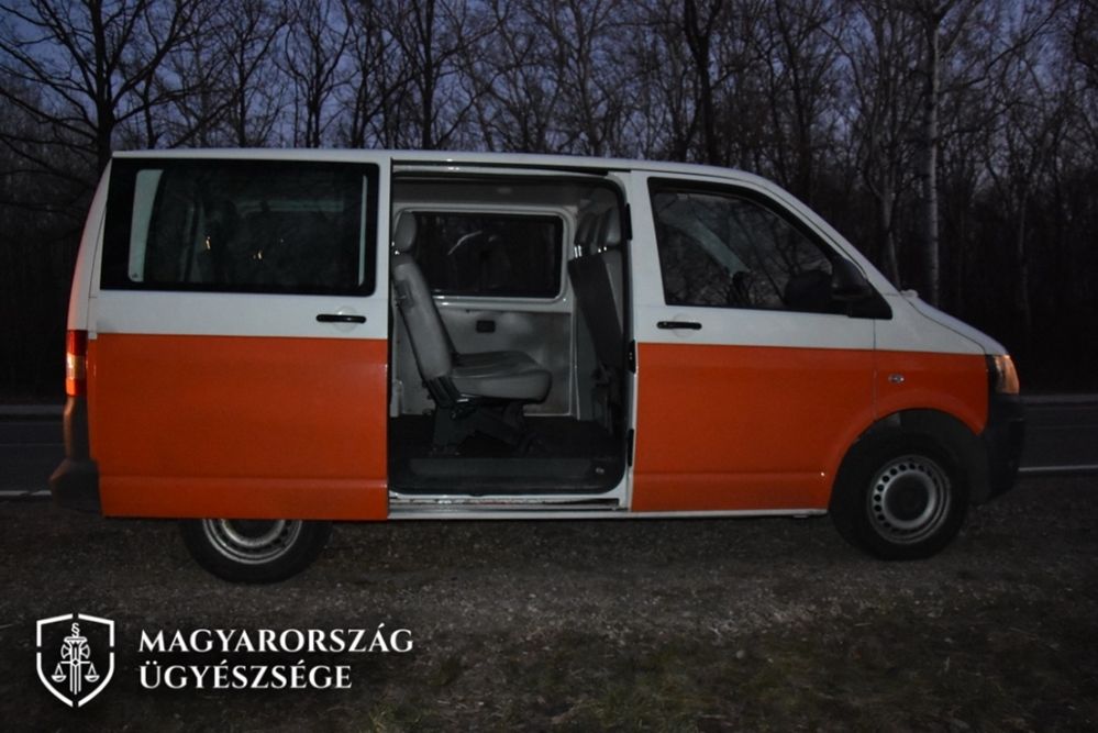 Erdőben bujkáló migránsokat akartak továbbszállítani