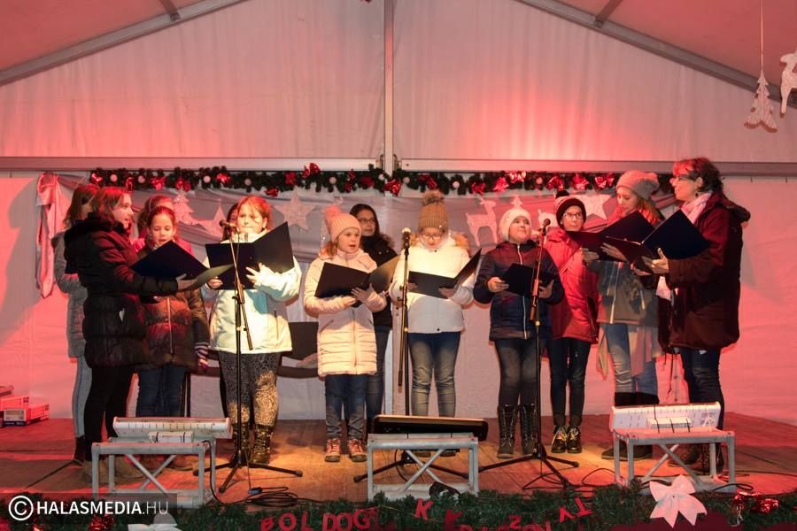 Zene szállt az Adventi Téren (galériával)