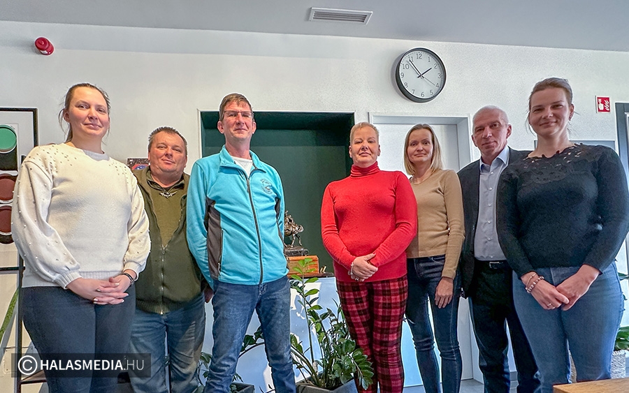 Változatos versenyszezon show-val, majálissal a lovasparkban