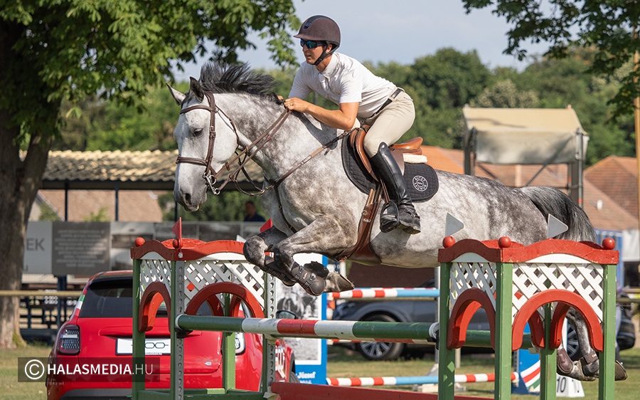 (►) A hétvége legeredményesebb lovasa Kovács Henri Halason (galéria)