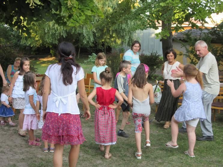 Aprók, fészekrakók, pásztortűz